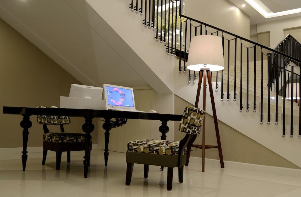 Tasneem Hotel Malioboro ジョグジャカルタ エクステリア 写真