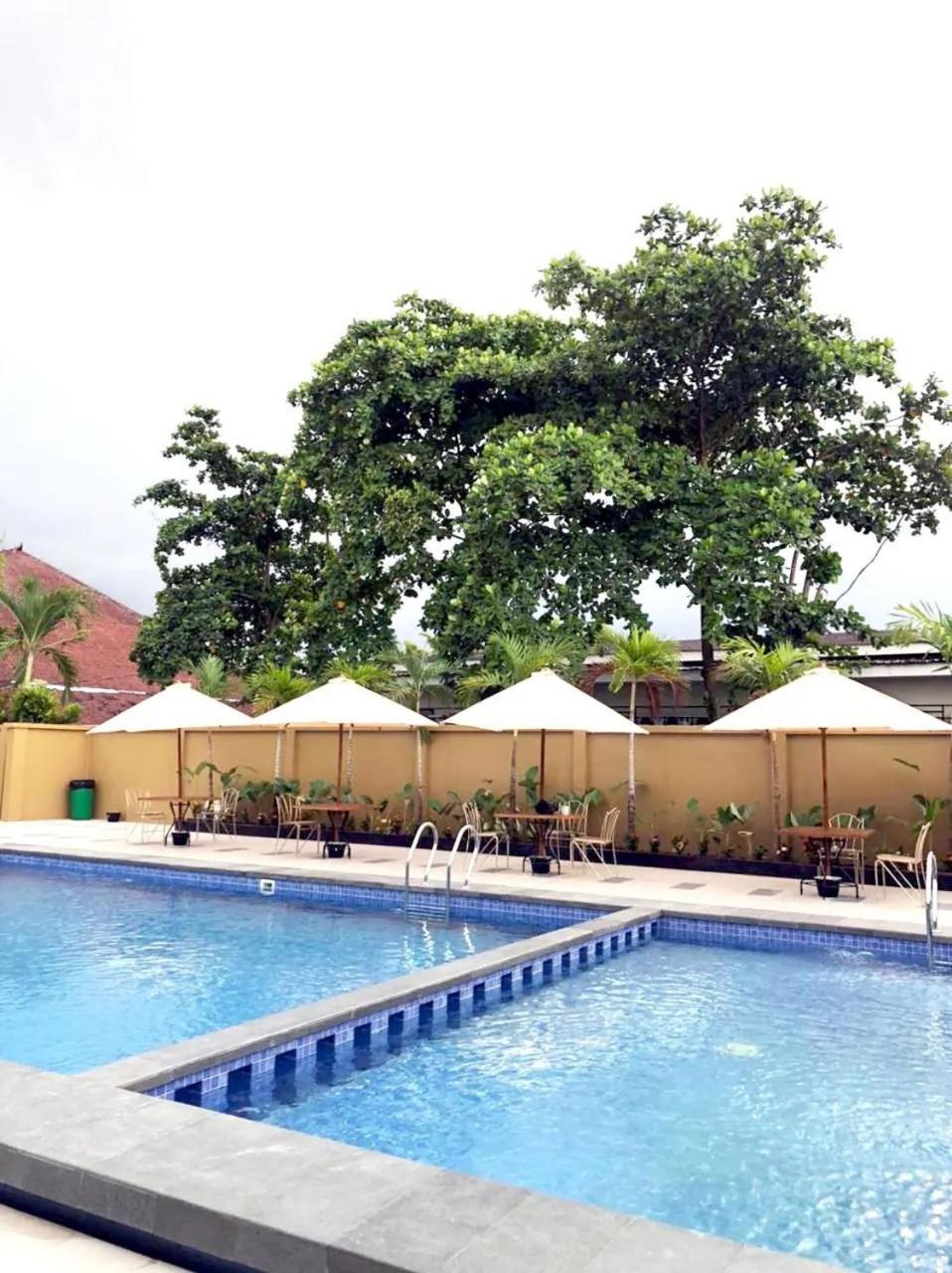 Tasneem Hotel Malioboro ジョグジャカルタ エクステリア 写真