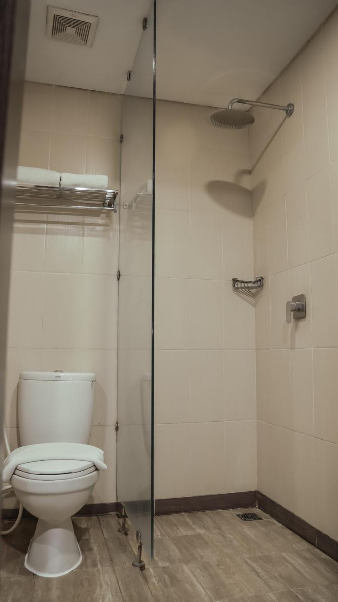 Tasneem Hotel Malioboro ジョグジャカルタ エクステリア 写真