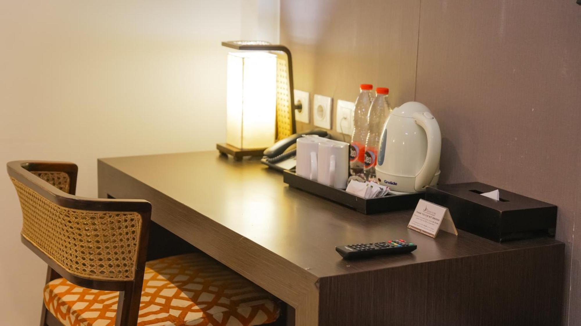 Tasneem Hotel Malioboro ジョグジャカルタ エクステリア 写真