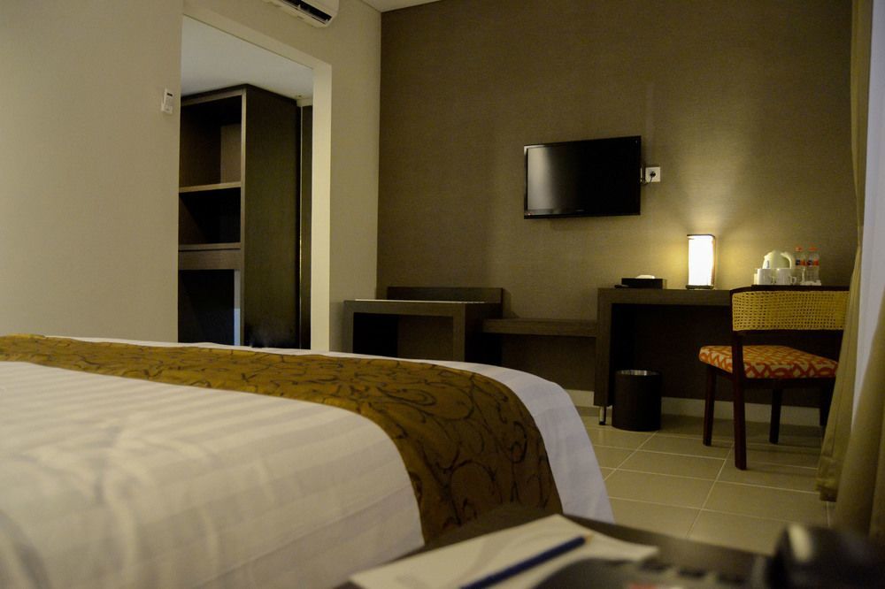 Tasneem Hotel Malioboro ジョグジャカルタ エクステリア 写真