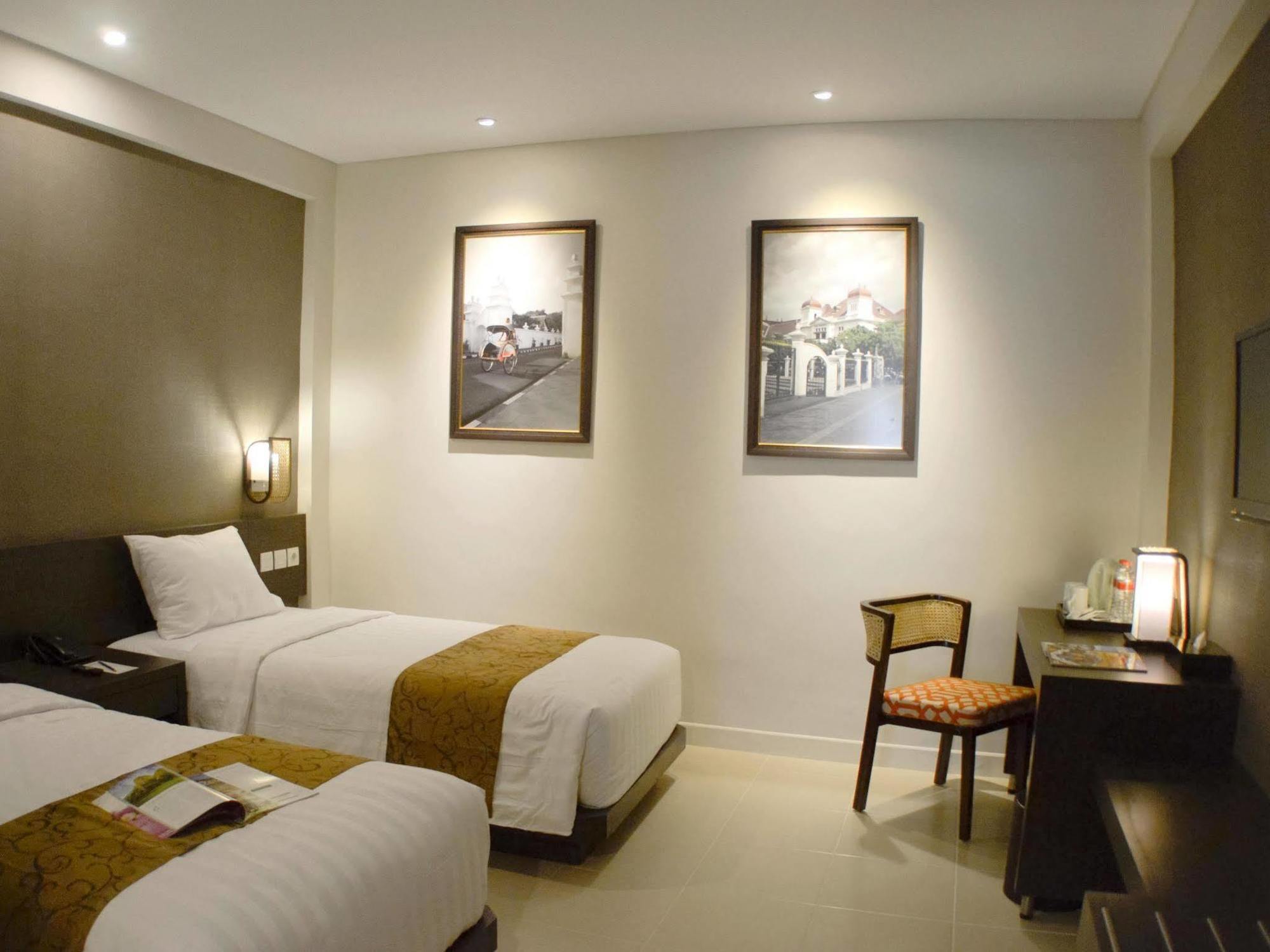 Tasneem Hotel Malioboro ジョグジャカルタ エクステリア 写真
