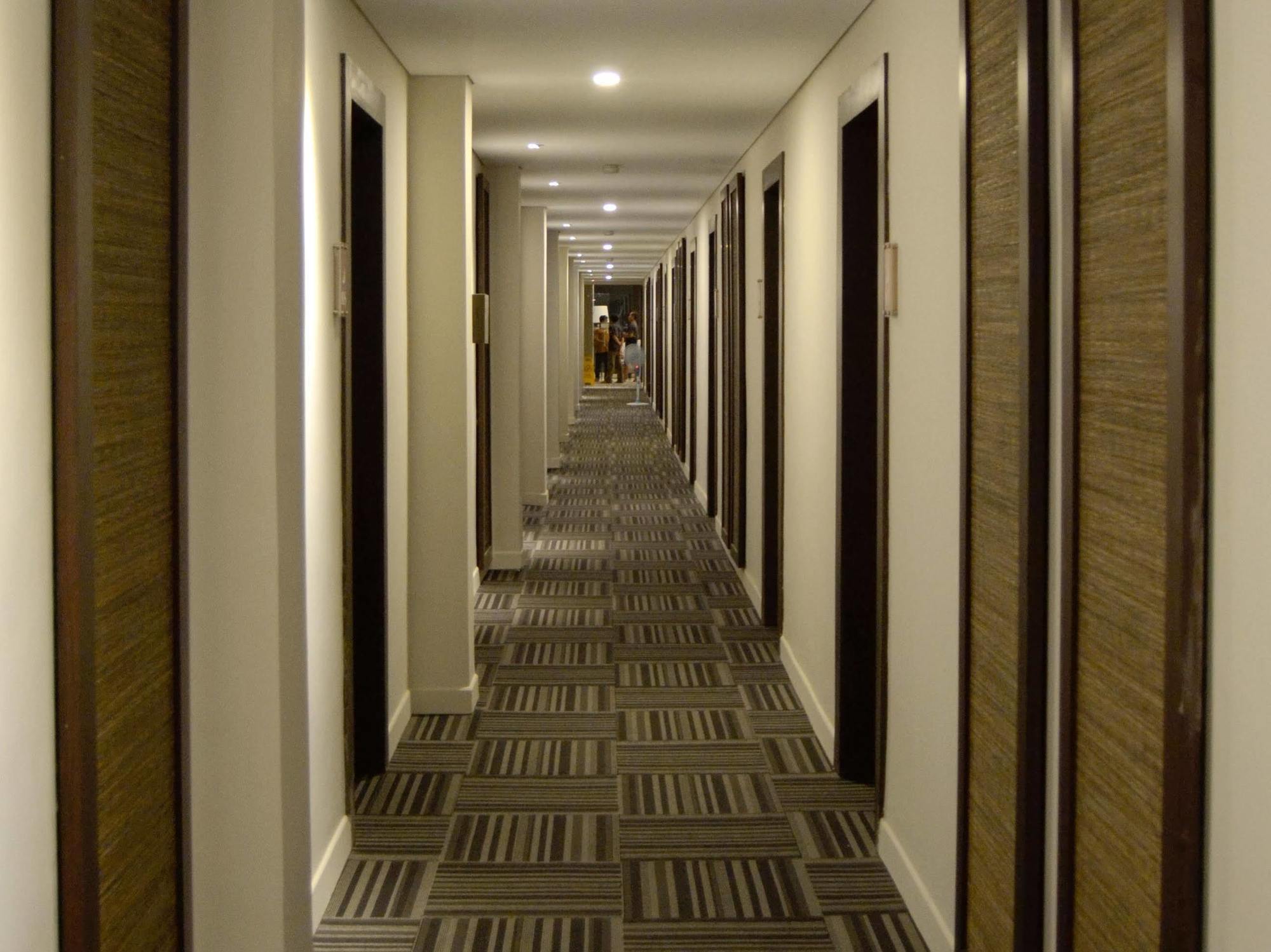 Tasneem Hotel Malioboro ジョグジャカルタ エクステリア 写真