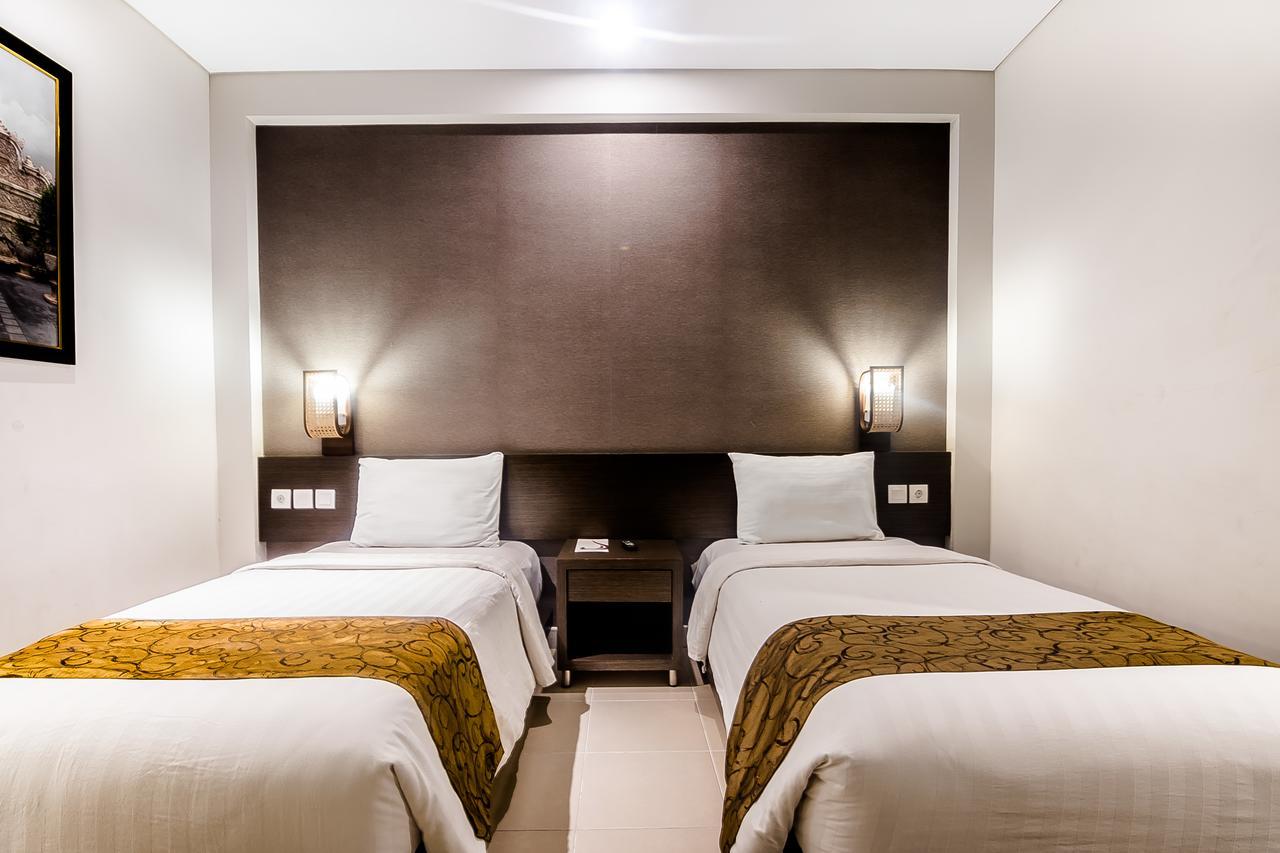 Tasneem Hotel Malioboro ジョグジャカルタ エクステリア 写真
