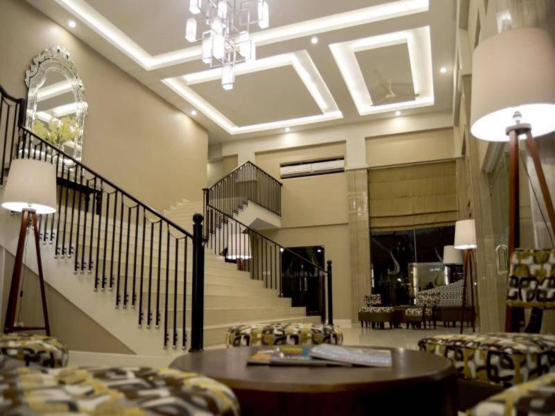 Tasneem Hotel Malioboro ジョグジャカルタ エクステリア 写真